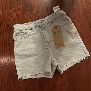 *SALE* NWT Levi’s High Rise Shorts